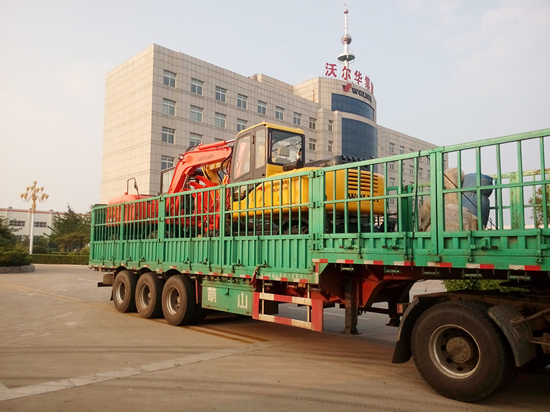 沃爾華集團(tuán)2臺(tái)挖掘機(jī)裝車即將出口委內(nèi)瑞拉
